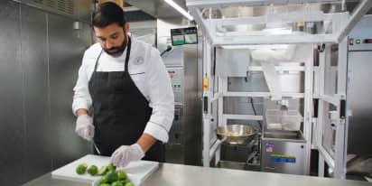 How restaurants are dipping into A.I. to streamline food prep and ordering