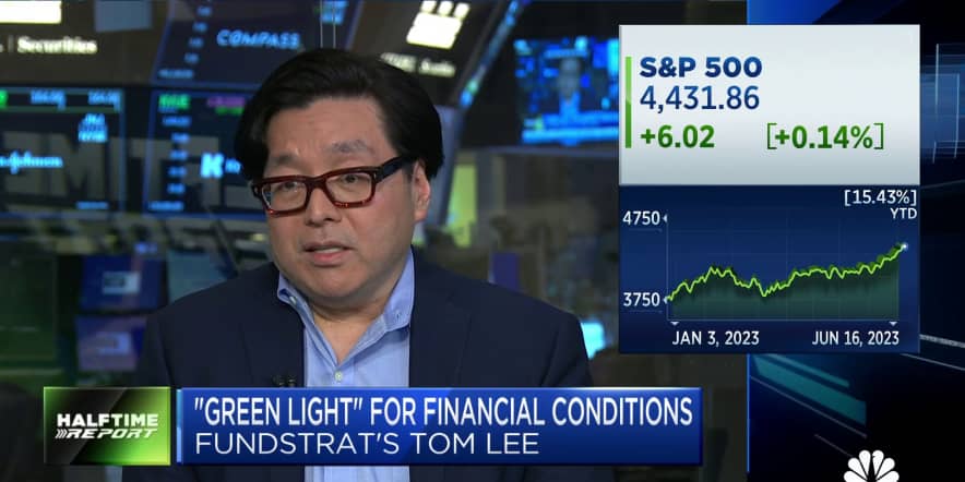 Fundstrat's Tom Lee: We're not falling into a recession, we are slipping into an expansion